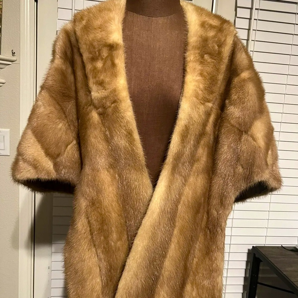 Stunning Vintage 1950s
Designer OA Norlund Co LUCY
CATONE Mink Stole